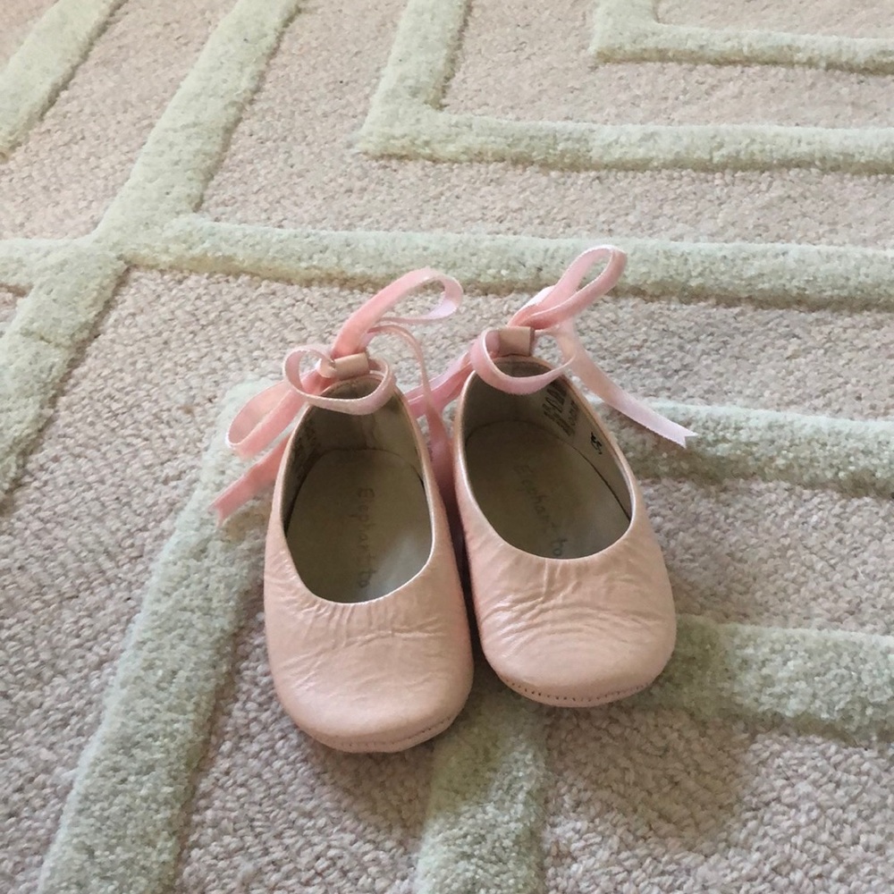 Stunning pink little girl ballerina shoes!